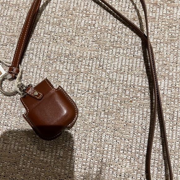 A.P.C. Max AirPods case genuine leather - Picture 6 of 7
